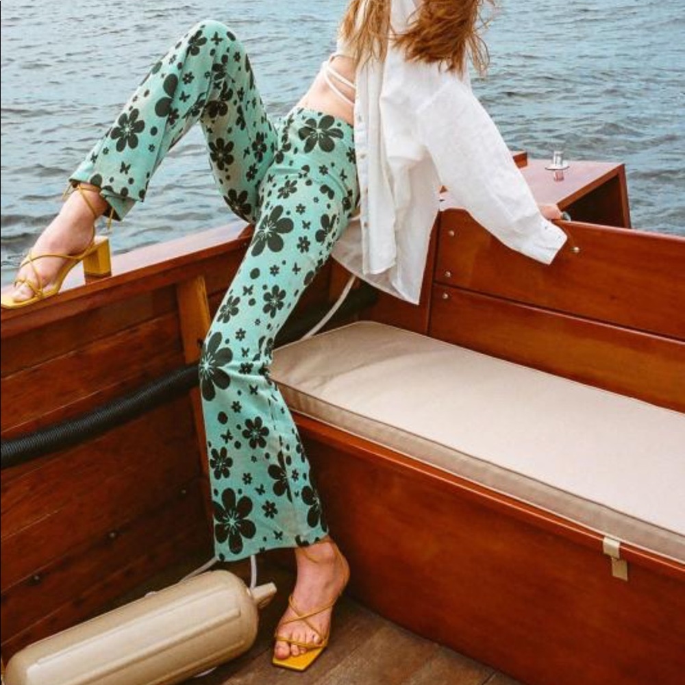 Urban Outfitters Bryn Floral Pull On Flare Pants Small